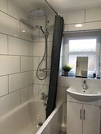 Modern 3-bed House With Parking Bamber Bridge, Preston