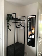 Modern 3-bed House With Parking Bamber Bridge, Preston