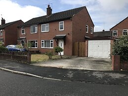 Modern 3-bed House With Parking Bamber Bridge, Preston