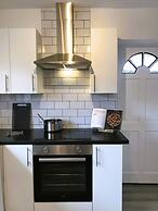 Modern 3-bed House With Parking Bamber Bridge, Preston