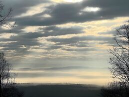 Above Sleepy Hollow - A Hidden Getaway