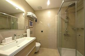 The Superior Living Batisehir