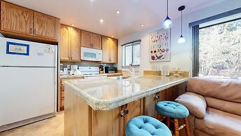 La Vista Blanc - Year-round Mammoth Fun!