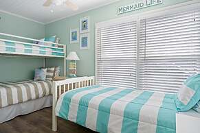 Coastal Condo Close to Beach & Entertainment