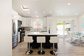 Experience Modern Luxury at Desert Hideaway