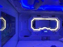 BMAX SPACEPODS