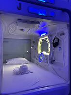 BMAX SPACEPODS