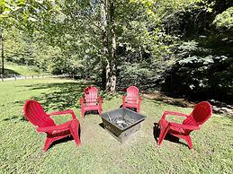 Whisper Creek 2 Bedroom Cabin by RedAwning