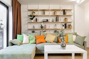 Lumina cozy 2-level apart with terrace