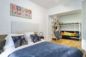 Lumina cozy 2-level apart with terrace
