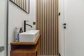 Lumina cozy 2-level apart with terrace