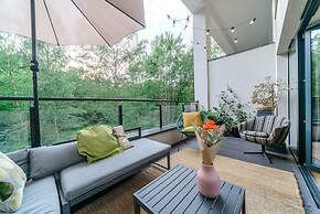 Lumina cozy 2-level apart with terrace
