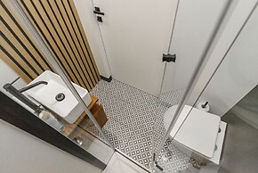 Lumina cozy 2-level apart with terrace