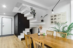Lumina cozy 2-level apart with terrace