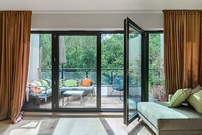 Lumina cozy 2-level apart with terrace