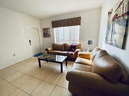 Huge Screened Patio That Overlooks Lake Buck, Near Famous Attractions!