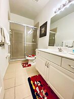 Huge Screened Patio That Overlooks Lake Buck, Near Famous Attractions!