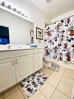 Huge Screened Patio That Overlooks Lake Buck, Near Famous Attractions!