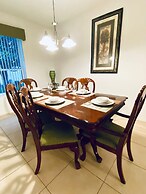 Huge Screened Patio That Overlooks Lake Buck, Near Famous Attractions!