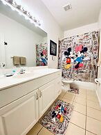 Huge Screened Patio That Overlooks Lake Buck, Near Famous Attractions!