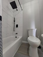 Amazing 3/2 Condo, Gated Community at Club Cortile!!