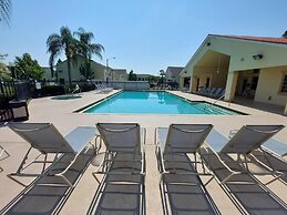 Amazing 3/2 Condo, Gated Community at Club Cortile!!