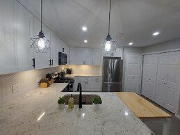 Amazing 3/2 Condo, Gated Community at Club Cortile!!