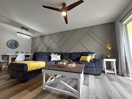 Amazing 3/2 Condo, Gated Community at Club Cortile!!