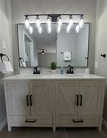 Amazing 3/2 Condo, Gated Community at Club Cortile!!