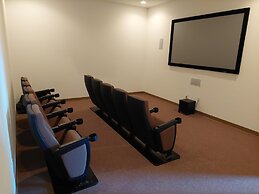 Amazing 3/2 Condo, Gated Community at Club Cortile!!