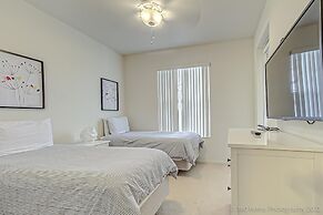 Gated Community, Private Pool and Game Room Near Disney!!!