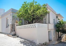 Sofia's Lemontree 3-bed House in Agios Nikolaos