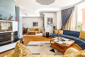 Villa Serenity a Luxury 7 bed Villa at Kymi Evia