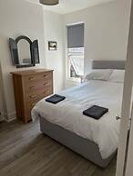 Impeccable 5-bed Apartment in Southend-on-sea