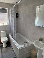 Impeccable 5-bed Apartment in Southend-on-sea