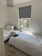 Impeccable 5-bed Apartment in Southend-on-sea