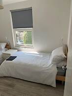 Impeccable 5-bed Apartment in Southend-on-sea