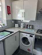 Impeccable 5-bed Apartment in Southend-on-sea