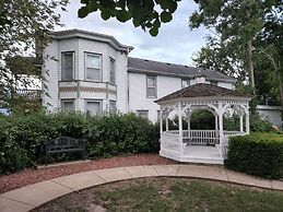 Hawthorne Inn