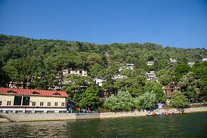 Foxoso The Mall Road