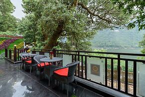 Foxoso The Mall Road