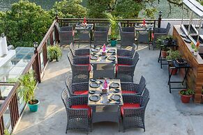 Foxoso The Mall Road