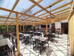 Foxoso The Mall Road