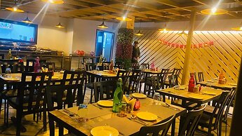 Foxoso The Mall Road