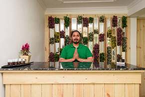 Foxoso The Mall Road