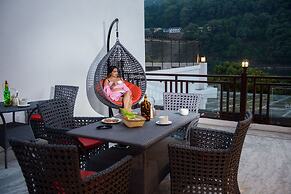 Foxoso The Mall Road