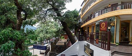 Foxoso The Mall Road