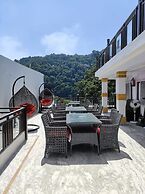 Foxoso The Mall Road