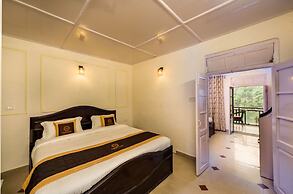 Foxoso The Mall Road