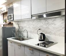 One Bedroom Balcony With Great Location and Value